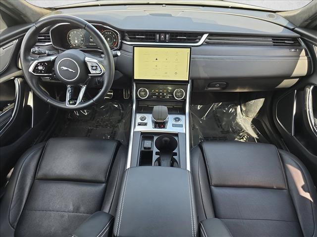 Certified 2023 Jaguar XF R-Dynamic SE AWD/4WD image 9