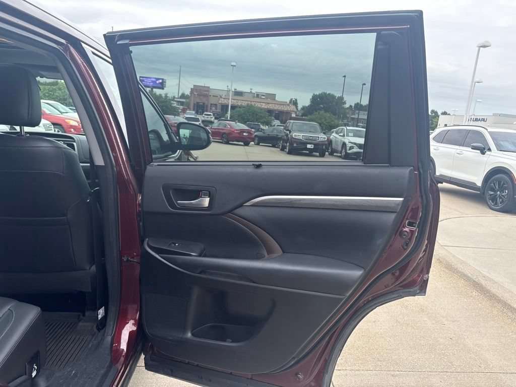 Used 2018 Toyota Highlander Limited w/ Protection Package #3 AWD/4WD image 32
