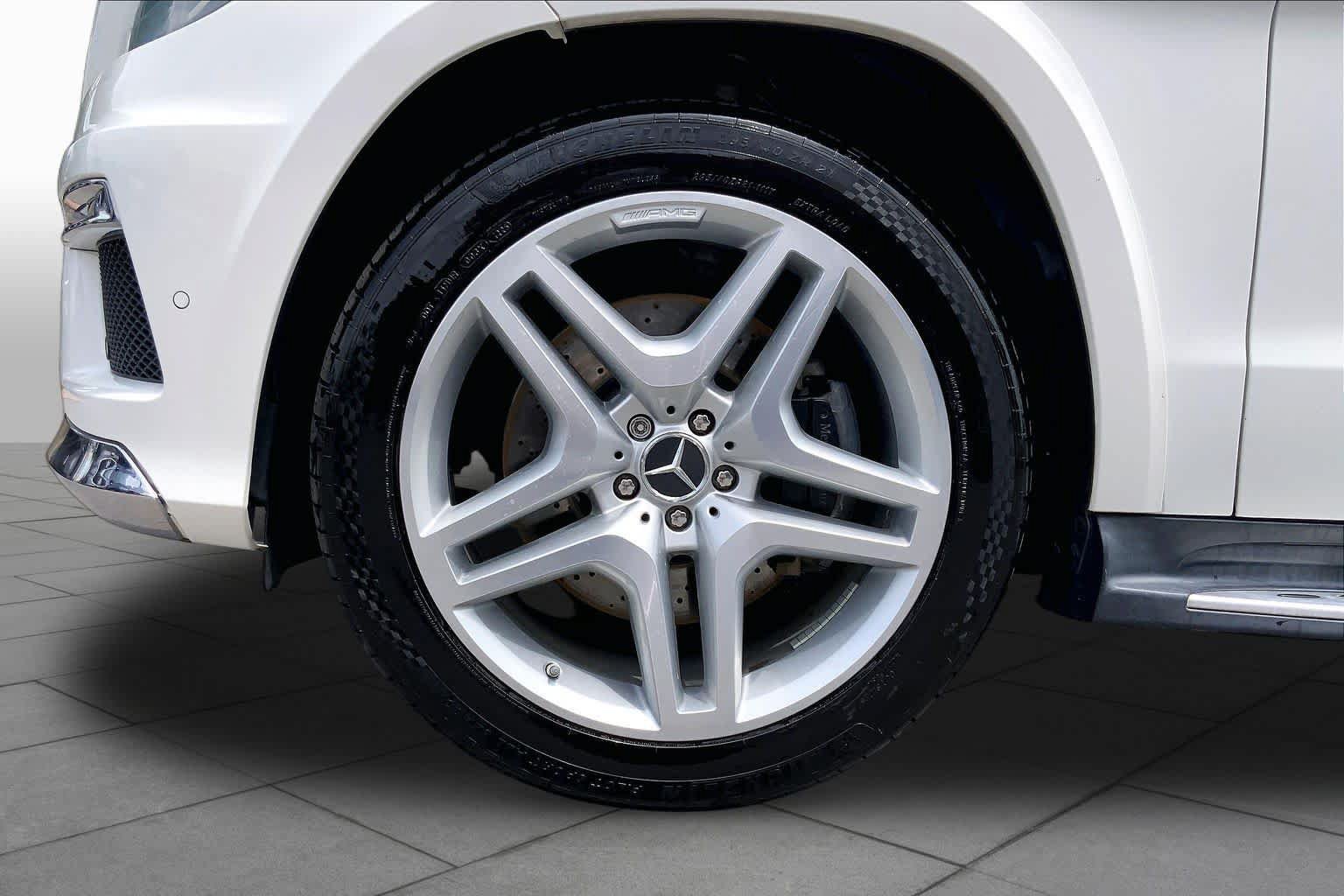 Used 2014 Mercedes-Benz GL 550 4MATIC image 11