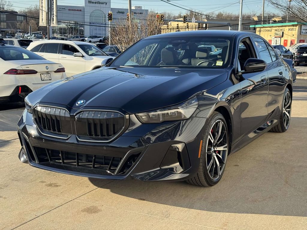 Used 2026 BMW 550e xDrive image 3