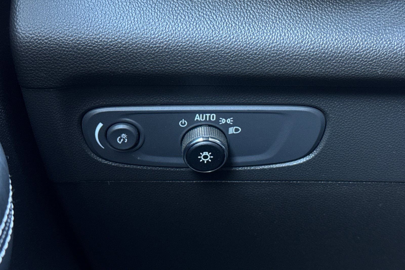 Used 2022 Buick Envision Preferred image 39