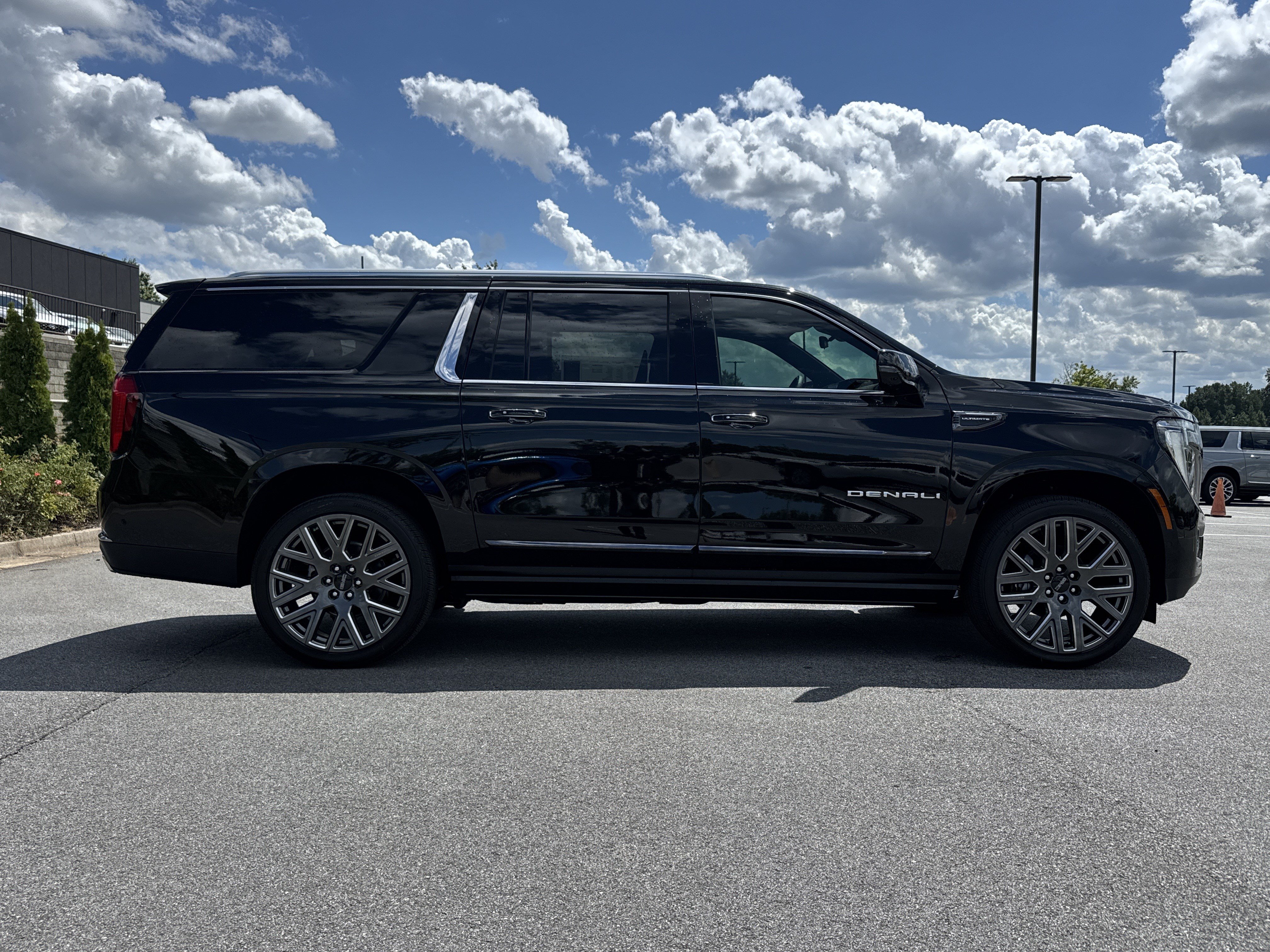 New 2026 GMC Yukon XL Denali Ultimate AWD/4WD image 11