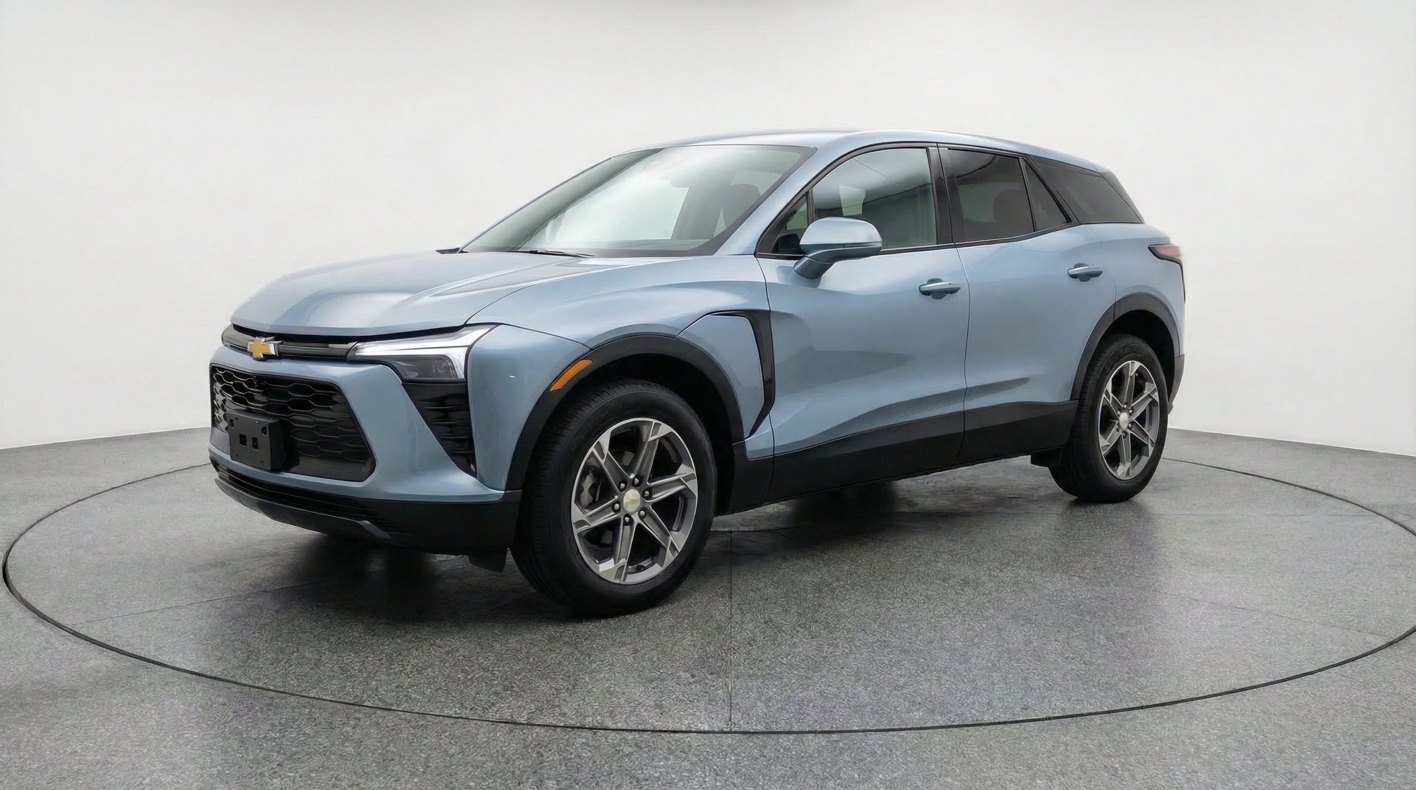 Used 2025 Chevrolet Blazer LT FWD image 3