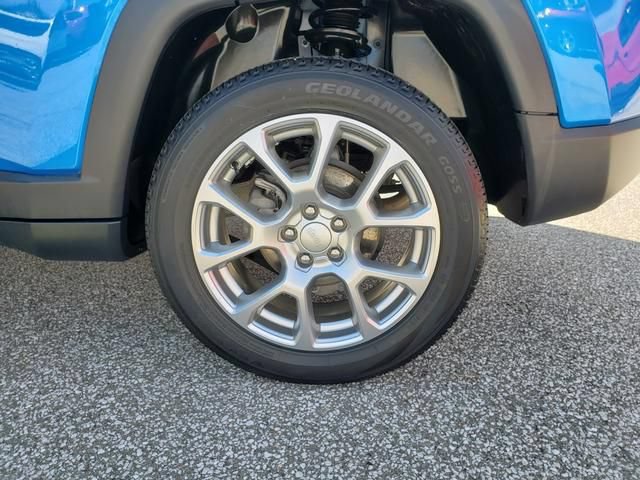 Used 2023 Jeep Compass Latitude AWD/4WD image 33