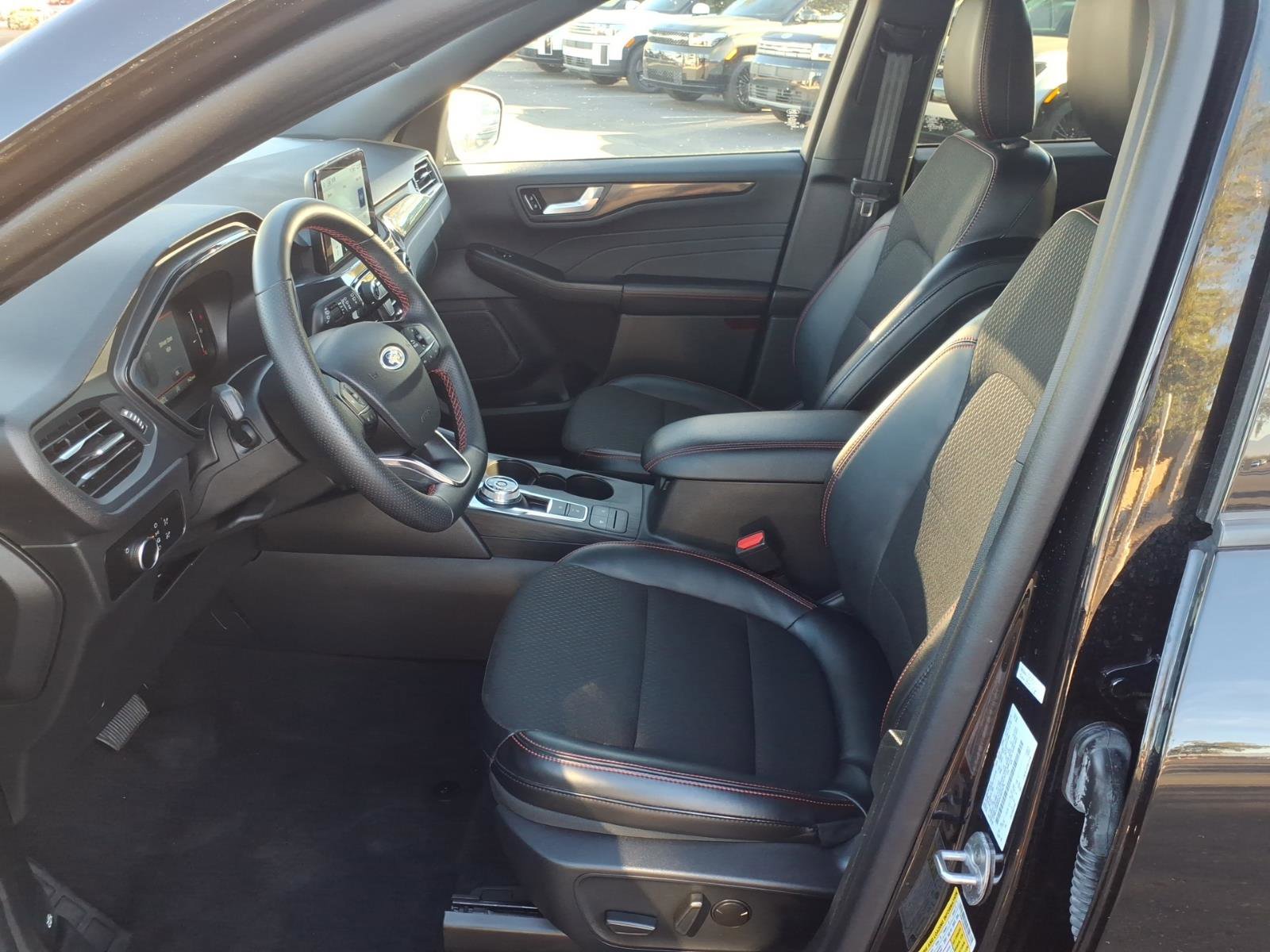 Used 2025 Ford Escape ST-Line FWD image 12