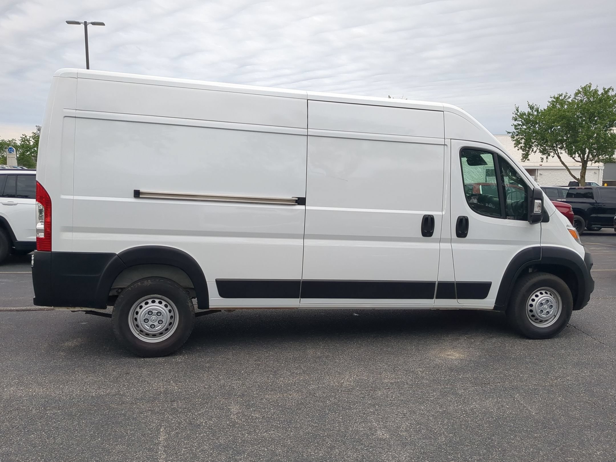 Used 2025 RAM ProMaster 2500 w/ Convenience Group FWD image 11