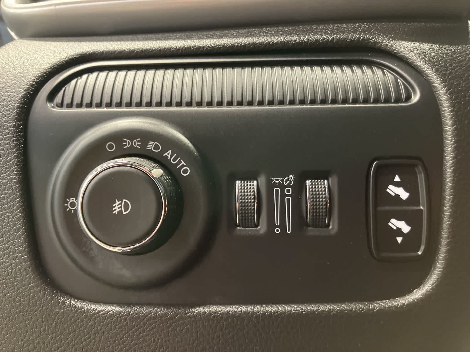 Used 2024 Jeep Wagoneer Series III AWD/4WD image 15