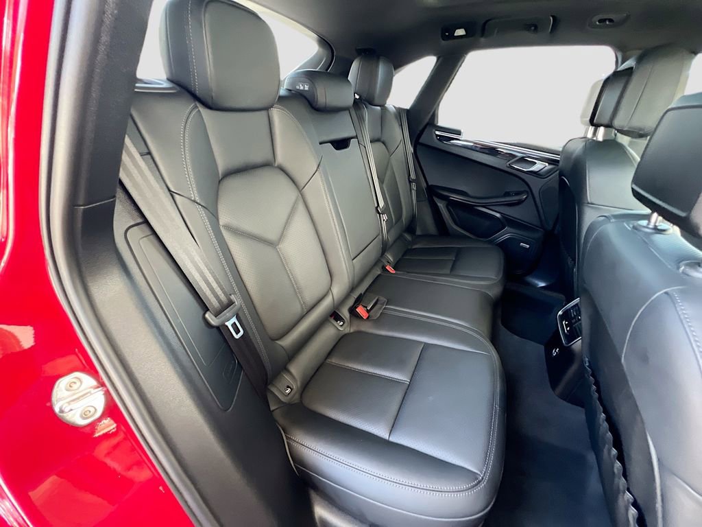 Used 2023 Porsche Macan AWD/4WD image 29