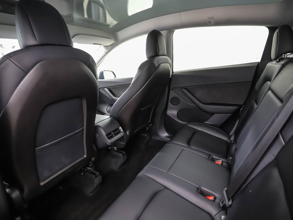 Used 2021 Tesla Model Y Long Range image 19