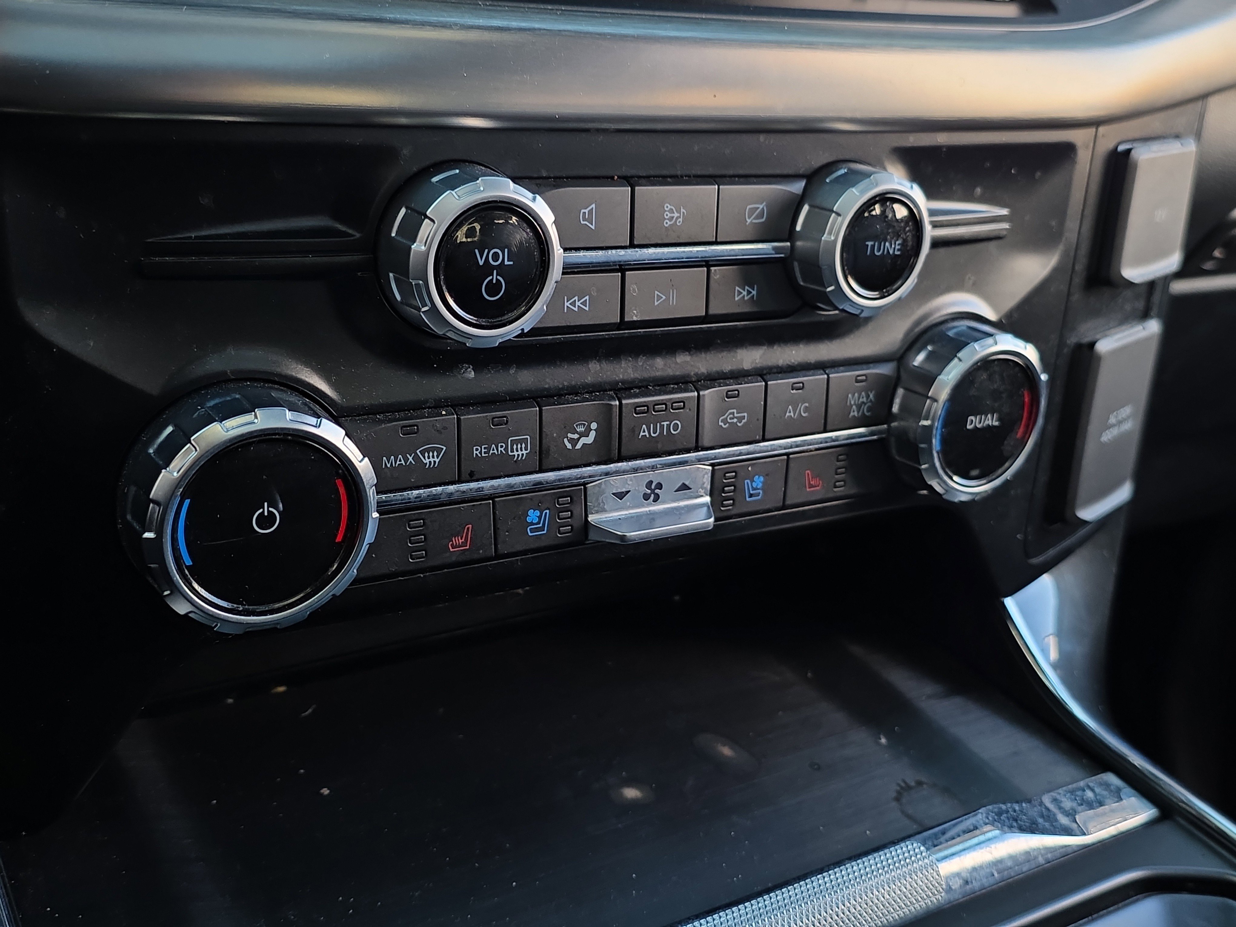 Used 2023 Ford F150 Lariat w/ Equipment Group 502A High image 28