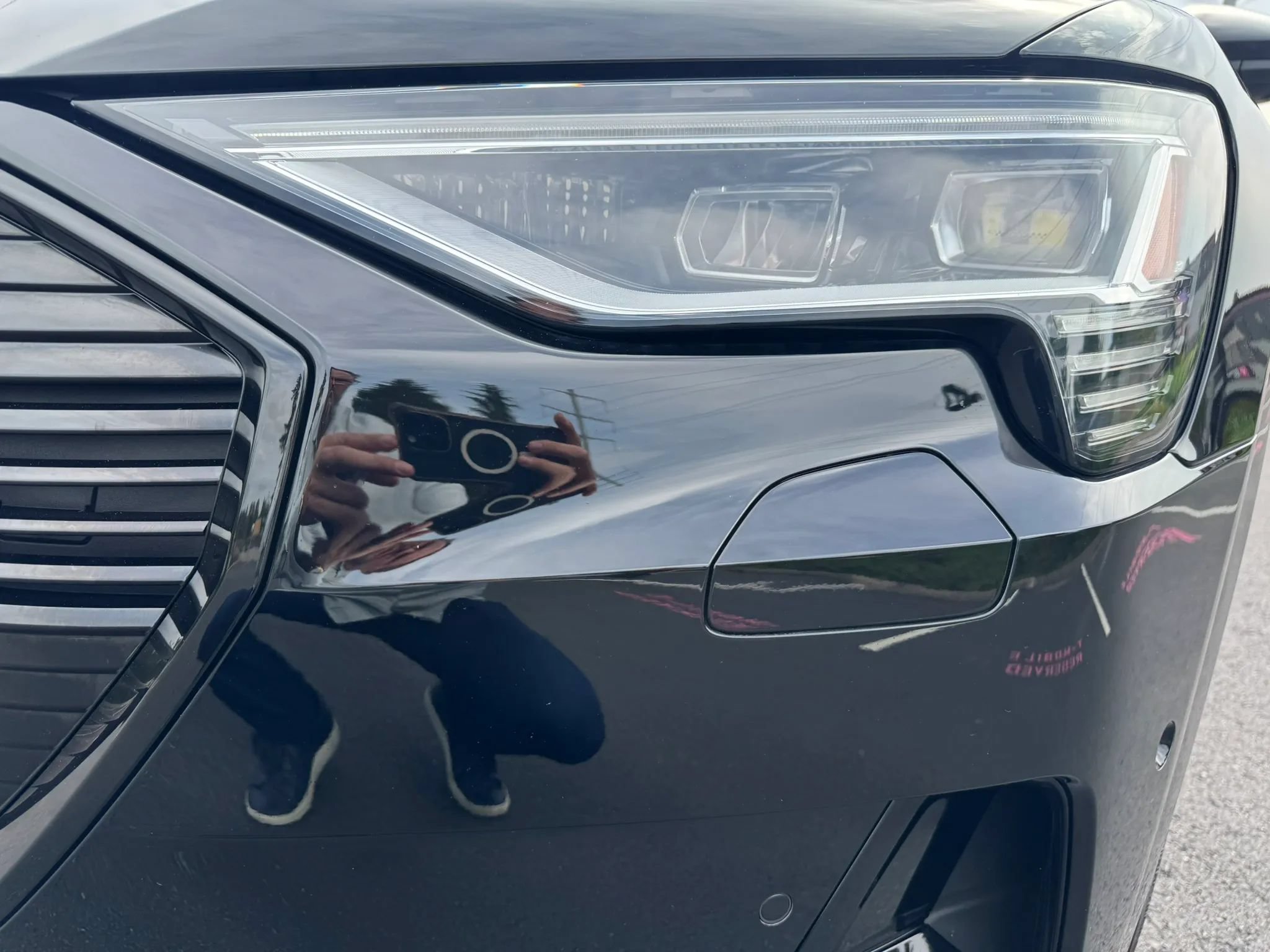 Used 2022 Audi e-tron Premium w/ Convenience Plus Package AWD/4WD image 16