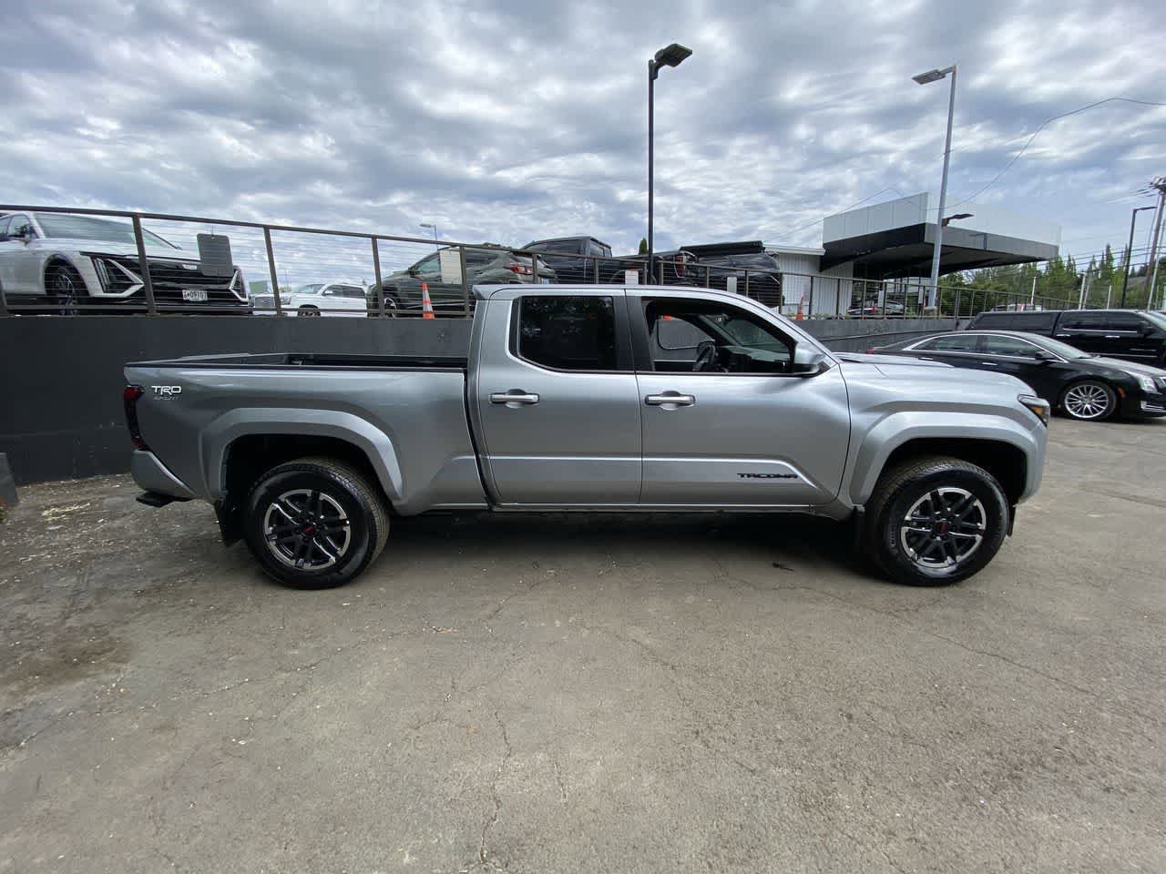 Used 2025 Toyota Tacoma TRD Sport AWD/4WD image 7