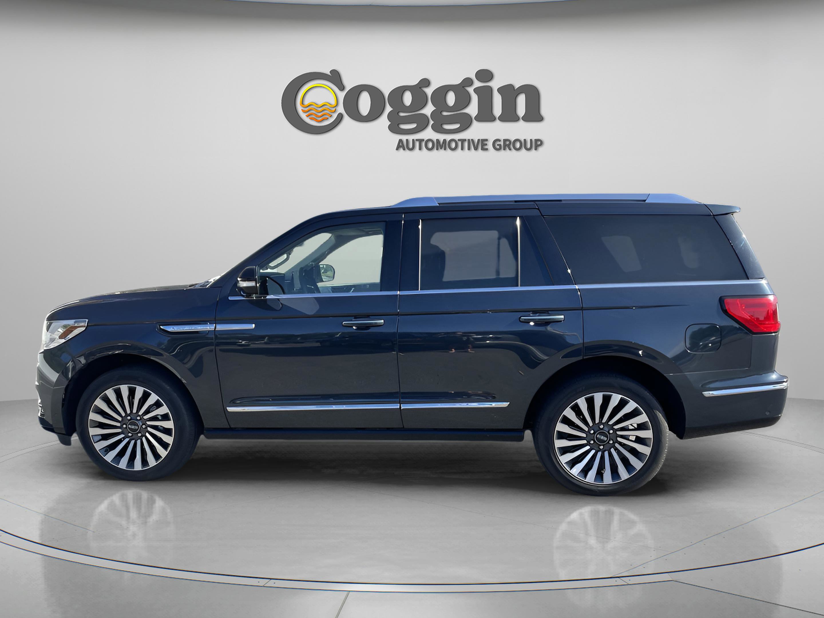 Used 2021 Lincoln Navigator Reserve w/ Luxury Package image 2
