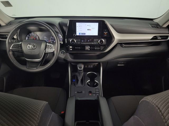 Used 2025 Toyota Highlander LE image 26