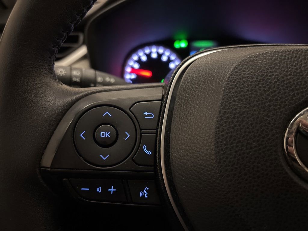 Used 2020 Toyota RAV4 XLE Premium image 16