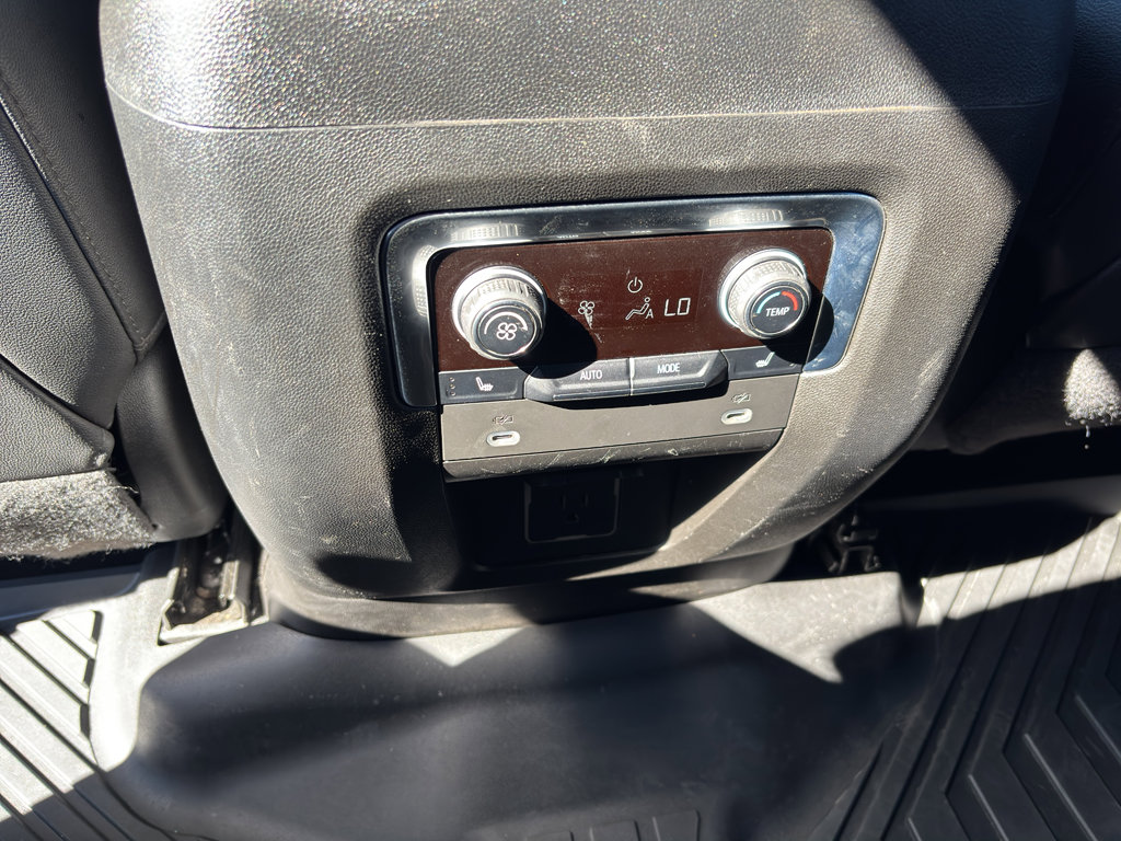 Used 2022 Chevrolet Suburban Premier image 21