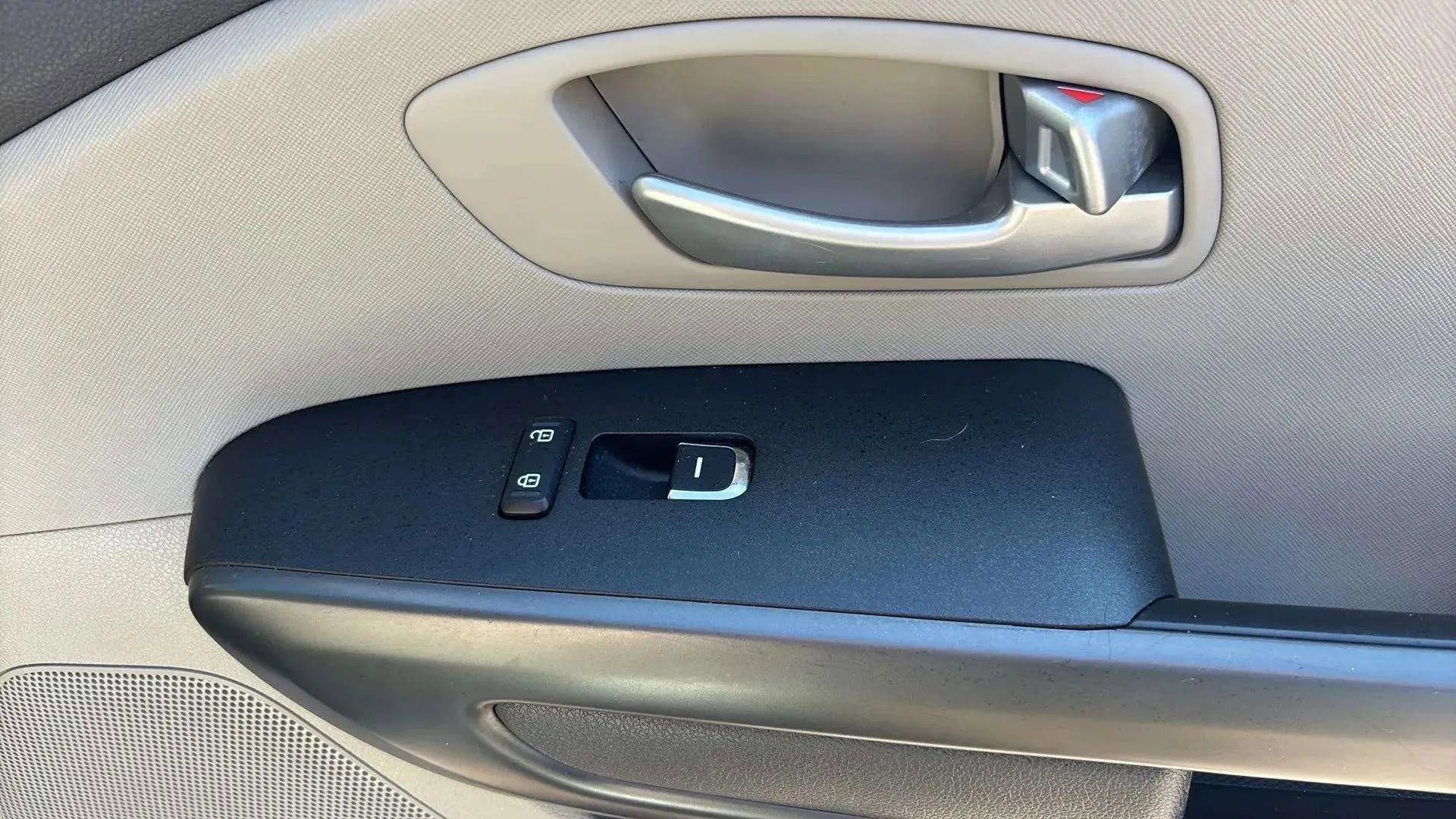 Used 2017 Kia Sedona LX image 21