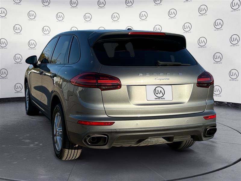 Used 2016 Porsche Cayenne w/ Premium Package AWD/4WD image 3
