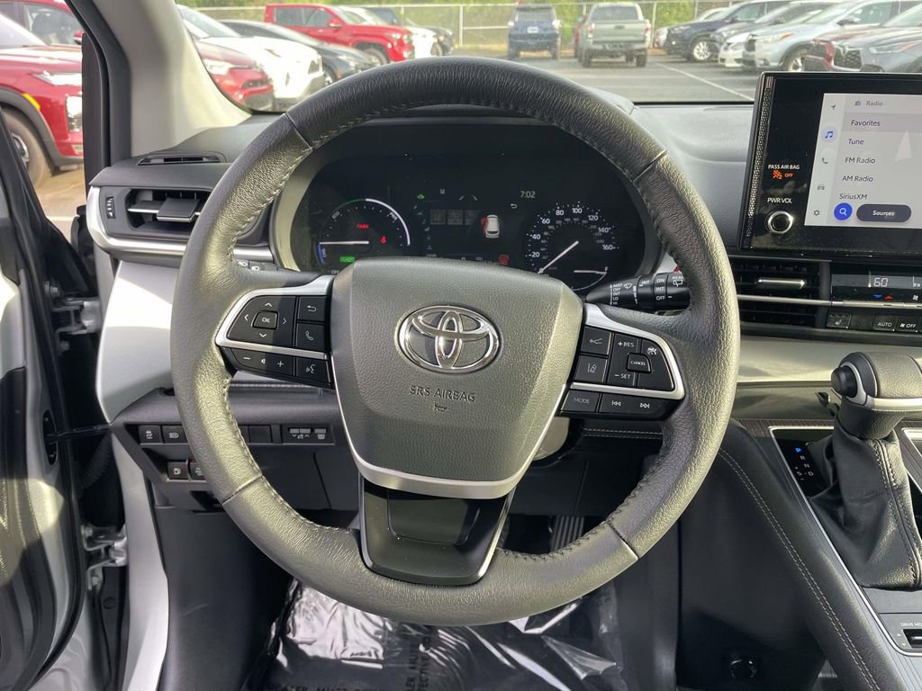 Used 2025 Toyota Sienna XLE image 25