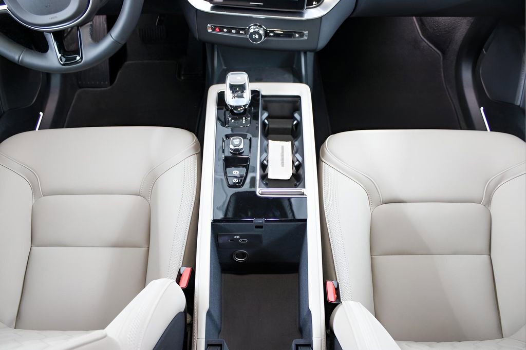 New 2026 Volvo XC90 B5 Plus w/ Protection Package Premier image 17