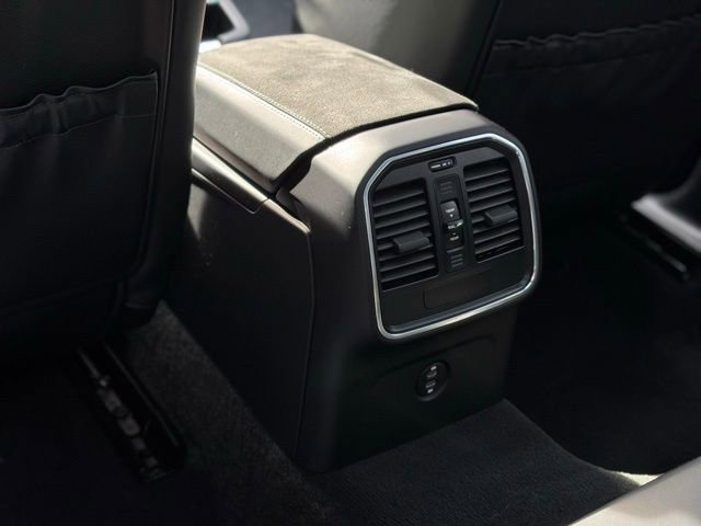 Used 2023 Porsche Macan GTS image 48