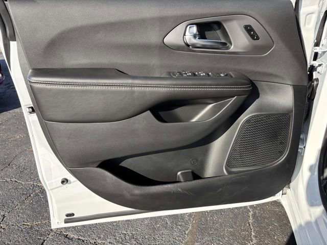 New 2026 Chrysler Pacifica Select image 16