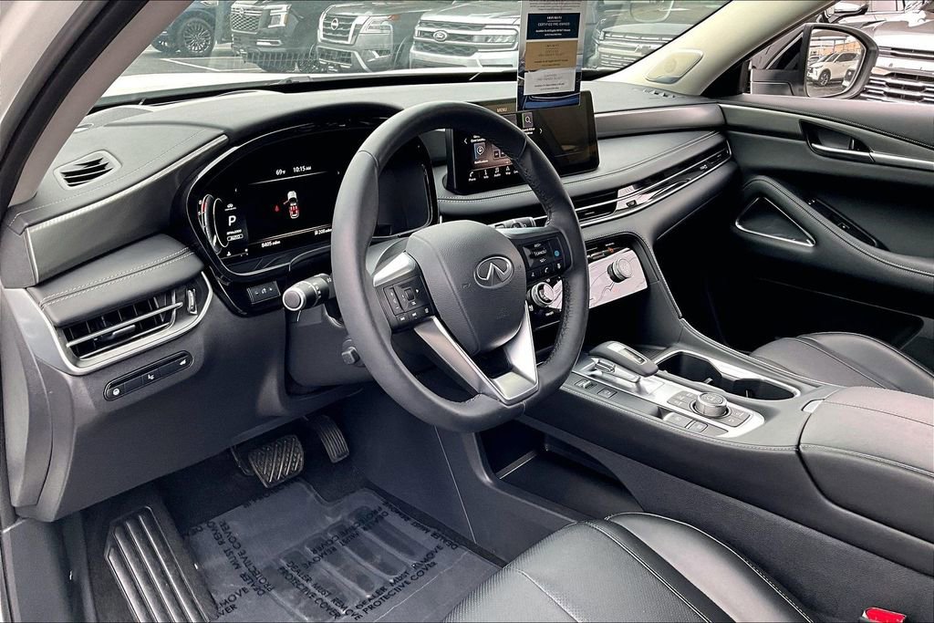 Certified 2025 INFINITI QX60 Luxe w/ Vision Package image 18