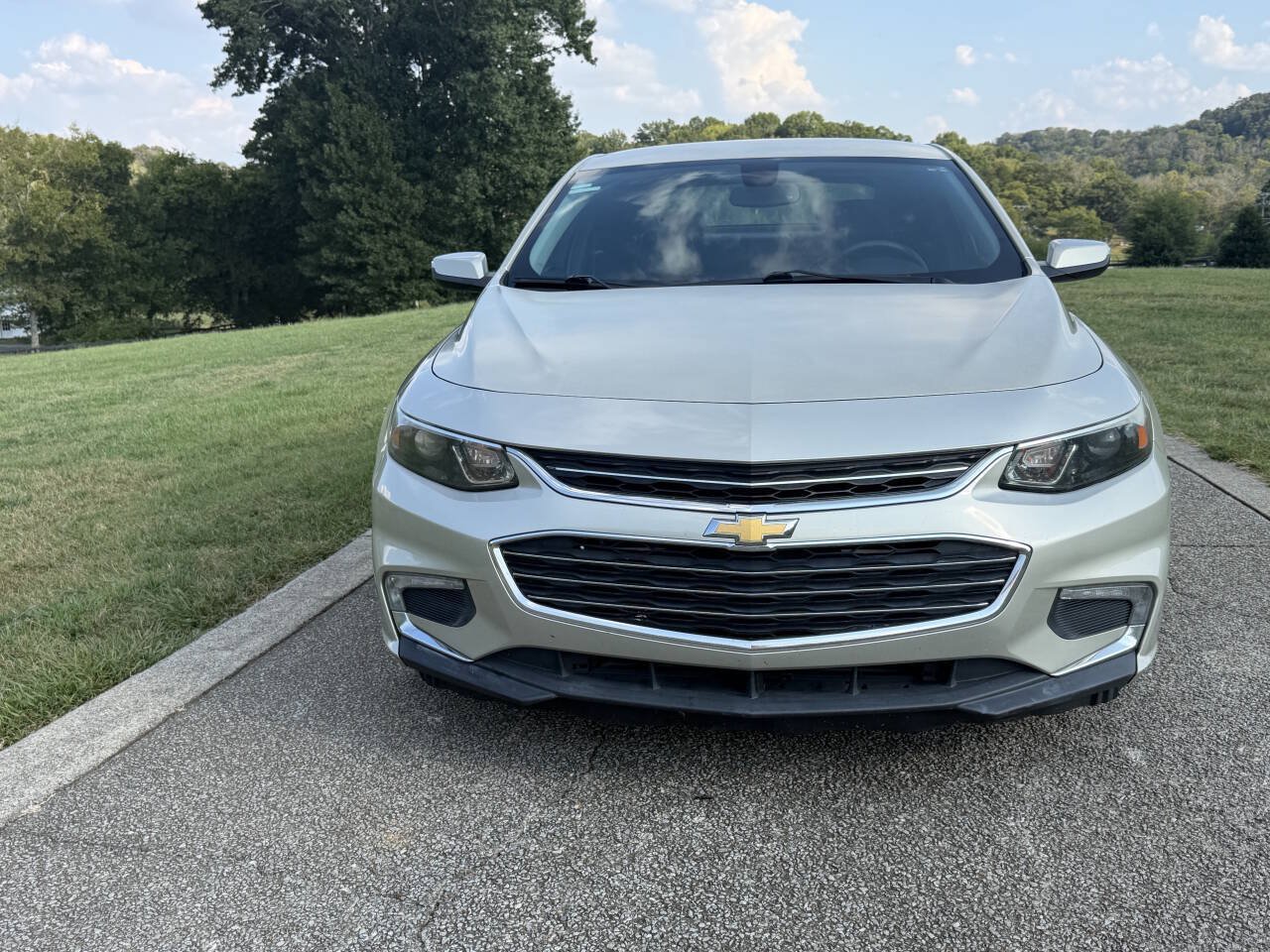 Used 2016 Chevrolet Malibu LT w/ Leather Package FWD image 5