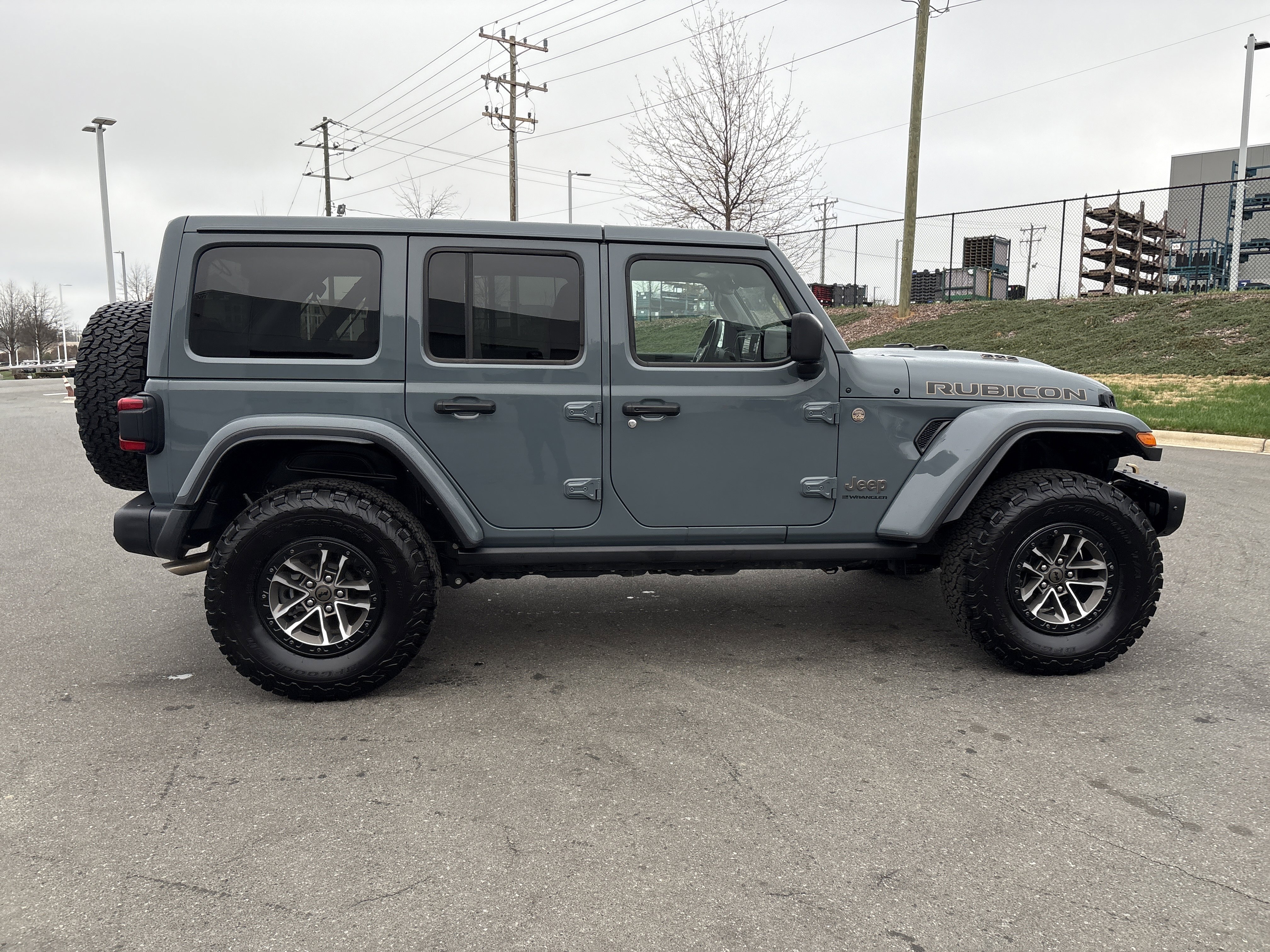 Certified 2024 Jeep Wrangler Unlimited Rubicon 392 w/ Dual Top Group AWD/4WD image 10