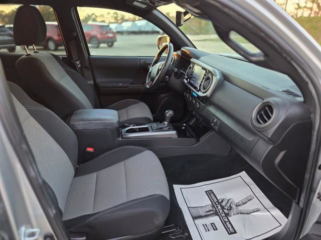 Used 2022 Toyota Tacoma TRD Off-Road image 17