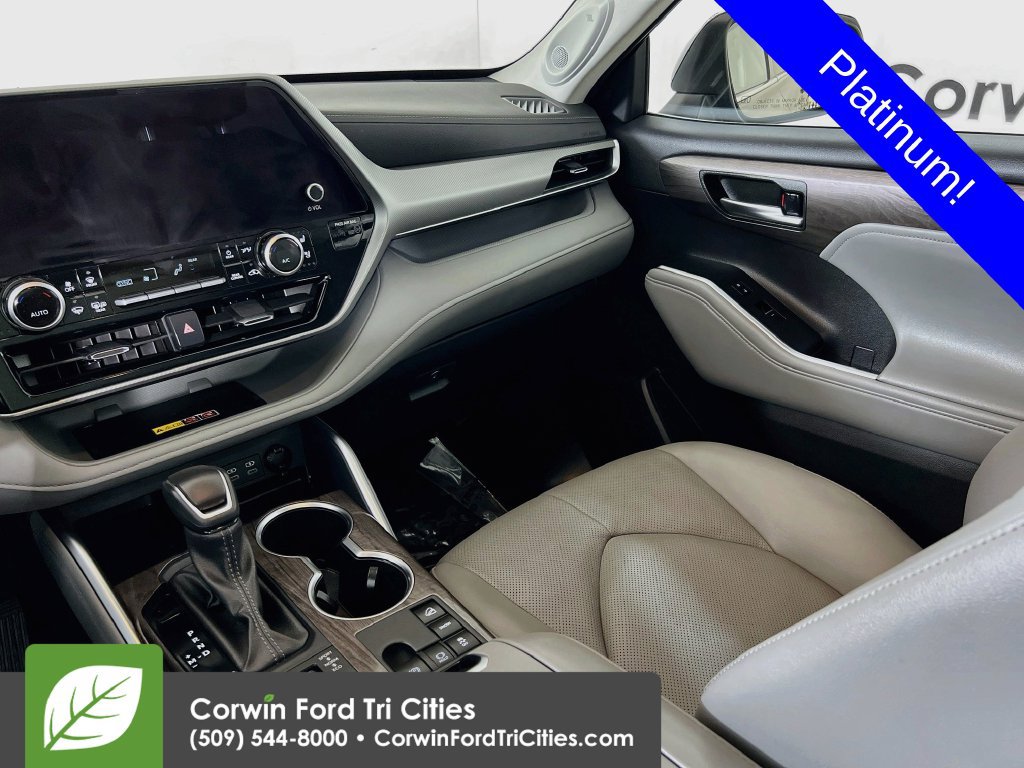 Used 2025 Toyota Highlander Platinum AWD/4WD image 28