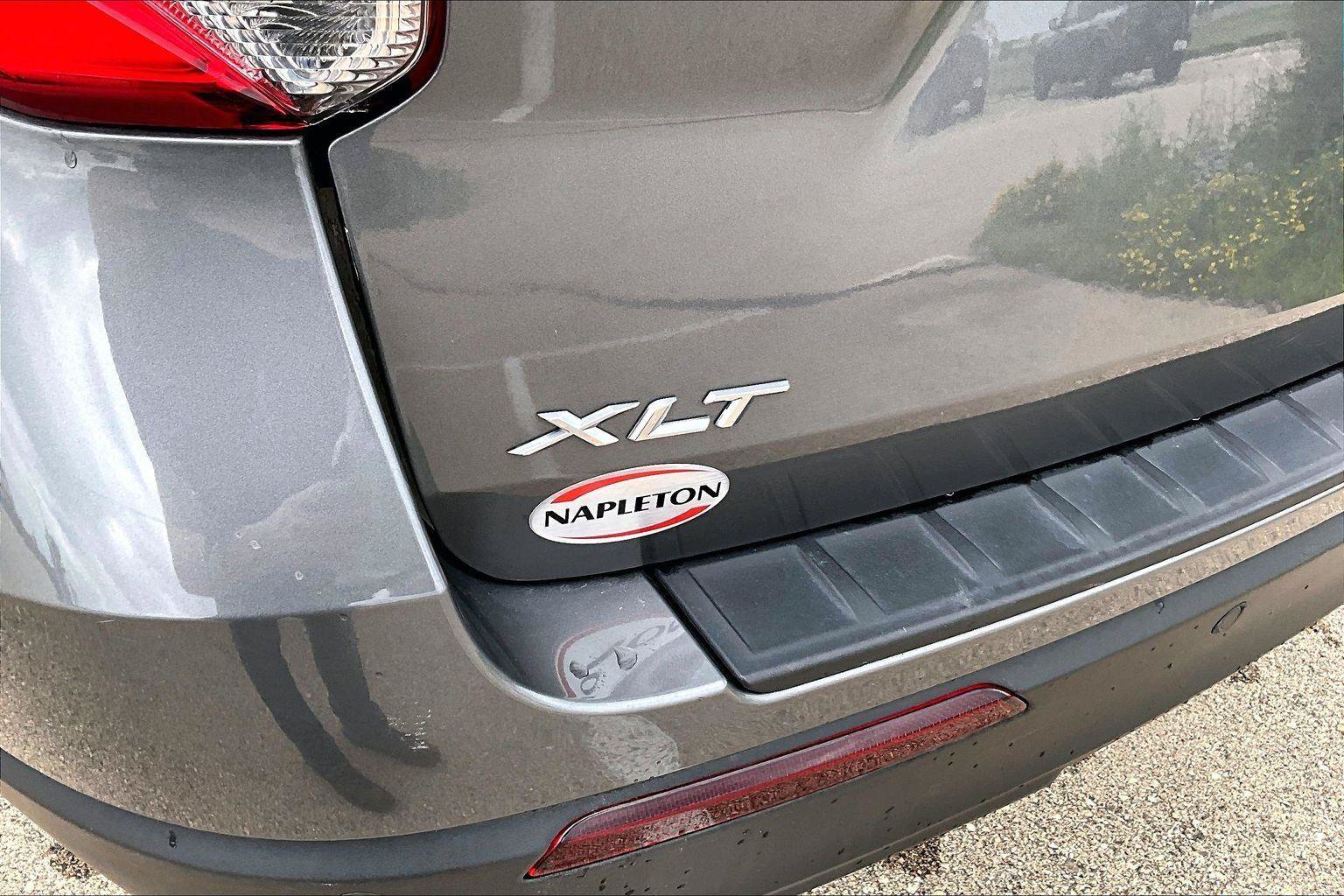 Used 2023 Ford Explorer XLT AWD/4WD image 9
