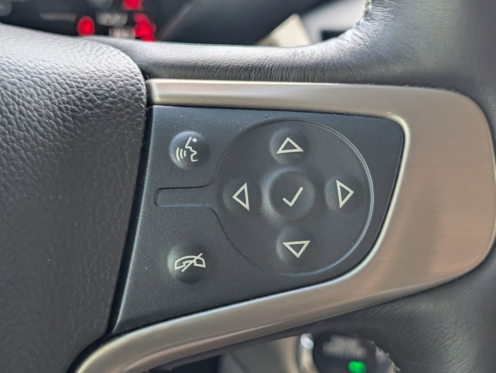 Used 2015 GMC Yukon Denali w/ Open Road Package image 18