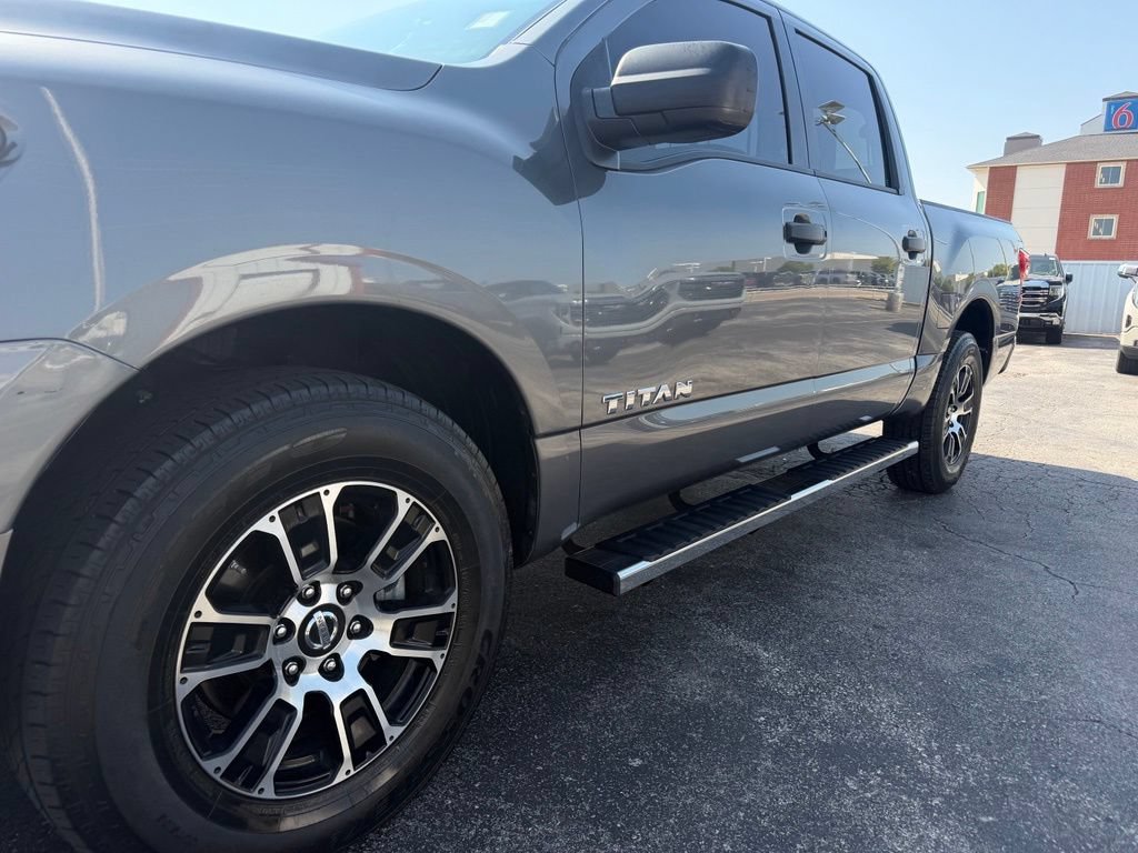 Used 2022 Nissan Titan SV RWD image 12