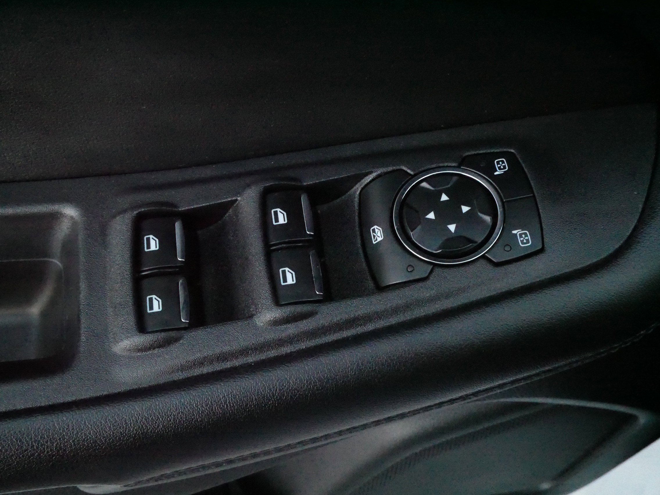 Used 2023 Ford Edge SEL image 19