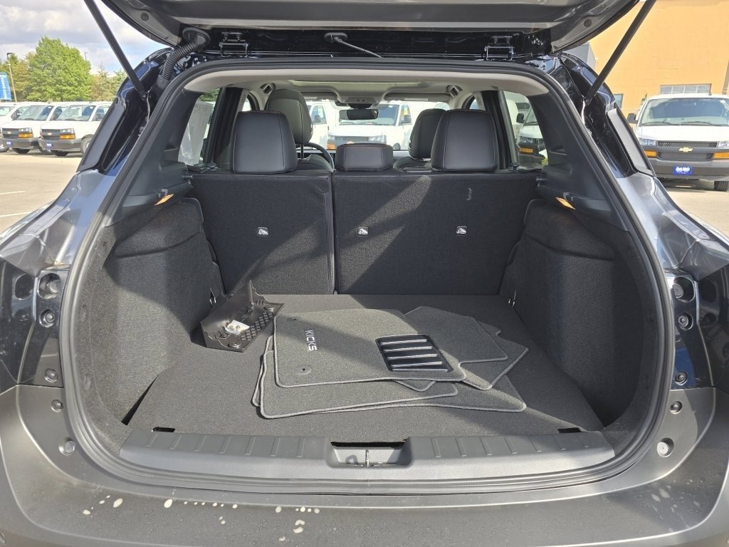 New 2026 Nissan Kicks SR w/ SR Premium Package image 11