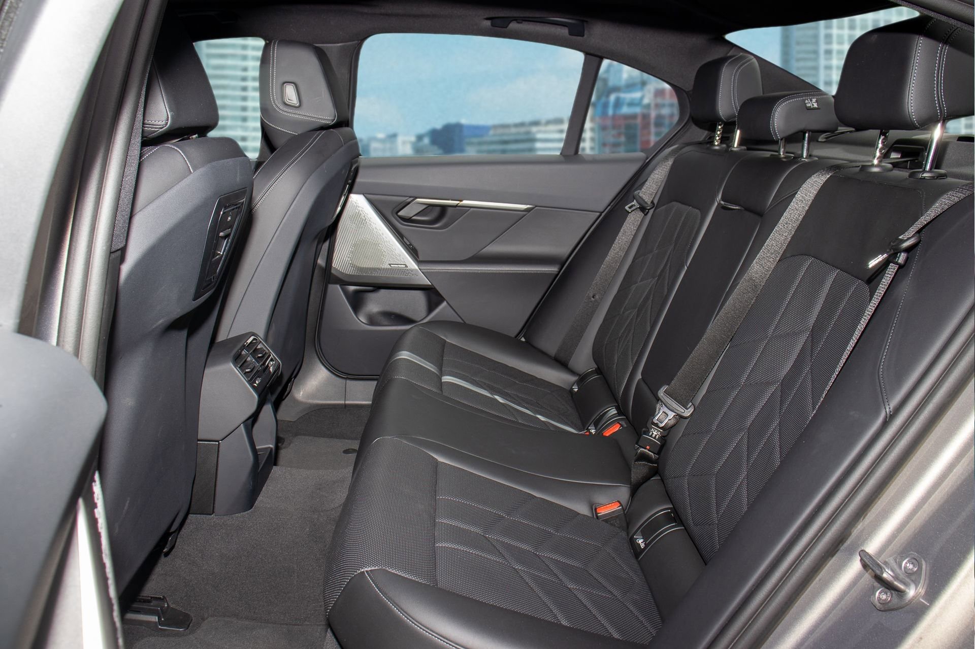 Used 2024 BMW 530i image 17