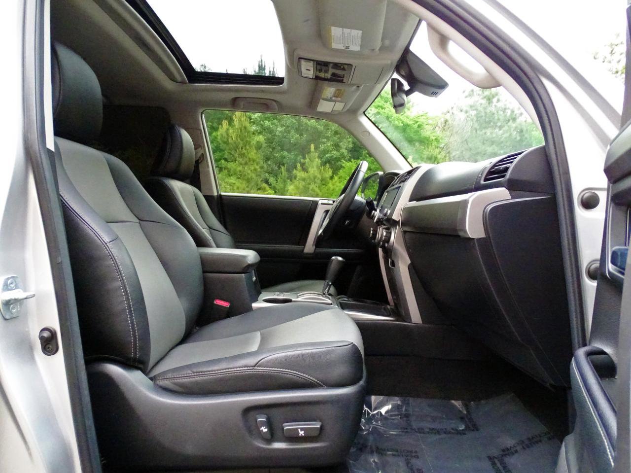 Used 2021 Toyota 4Runner SR5 Premium w/ Moonroof Package RWD image 31