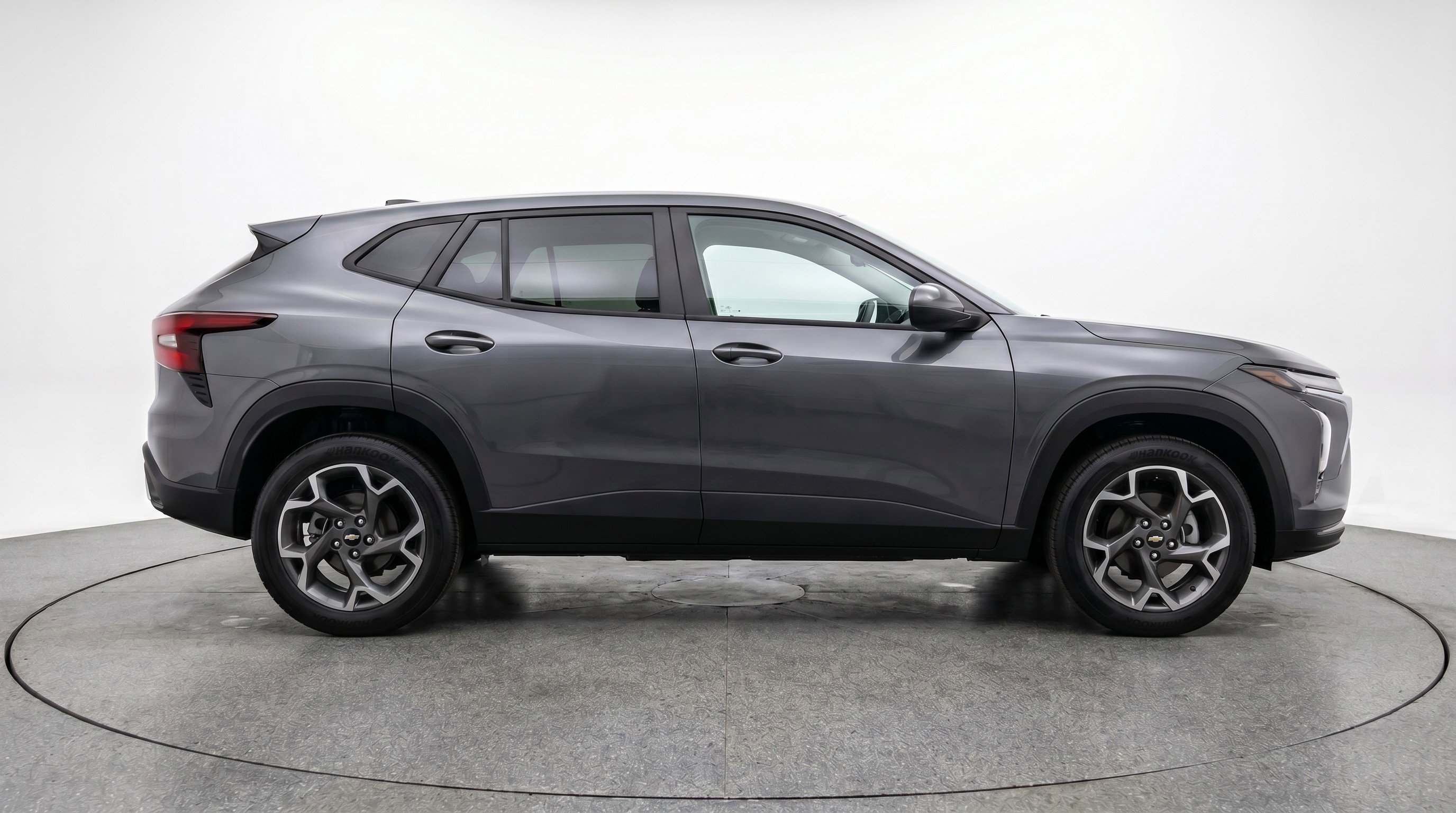 Used 2025 Chevrolet Trax LT FWD image 11