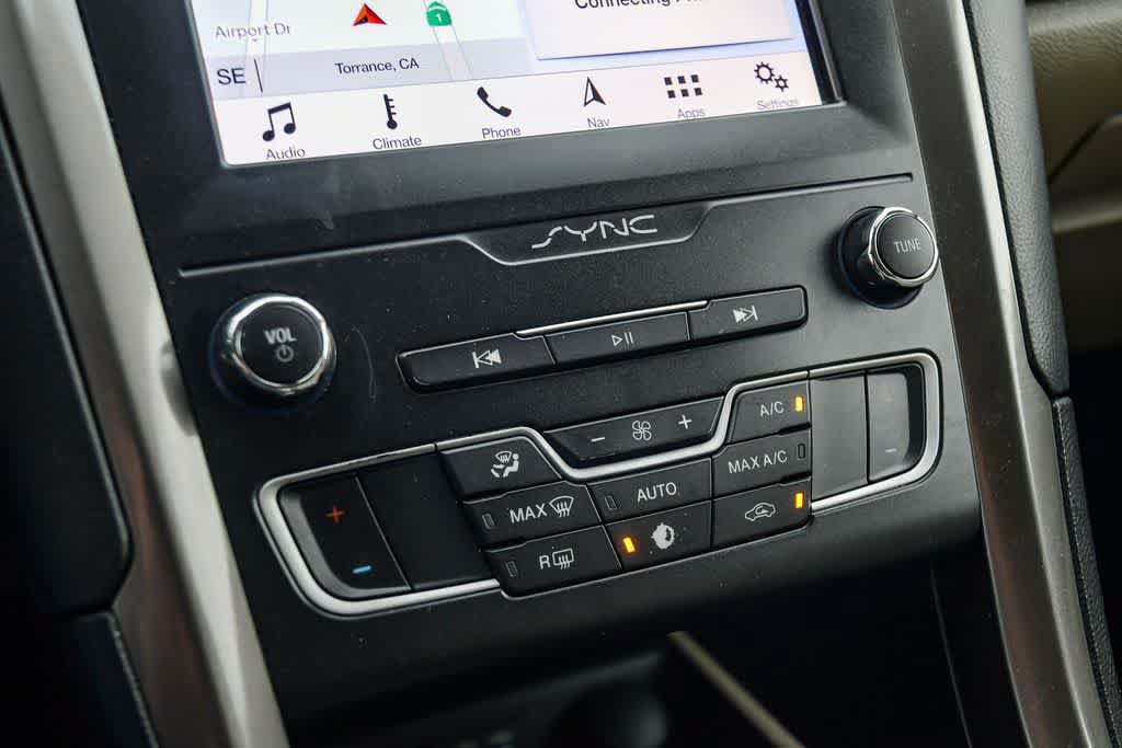 Used 2019 Ford Fusion SE FWD image 21