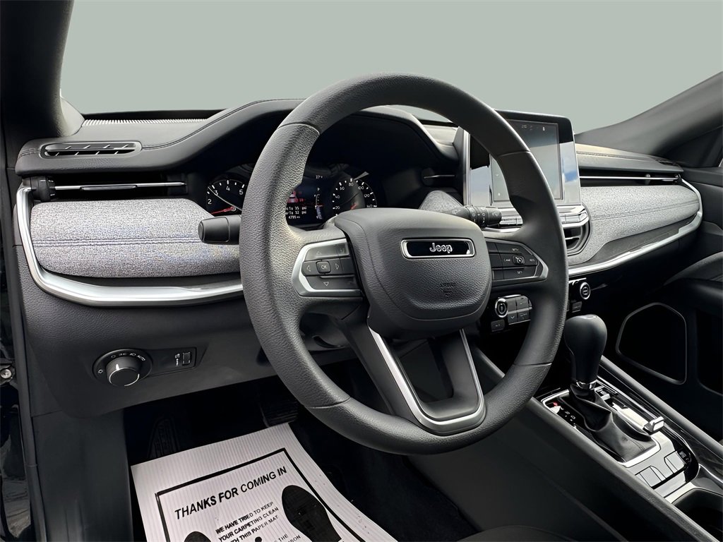 Used 2025 Jeep Compass Sport image 12