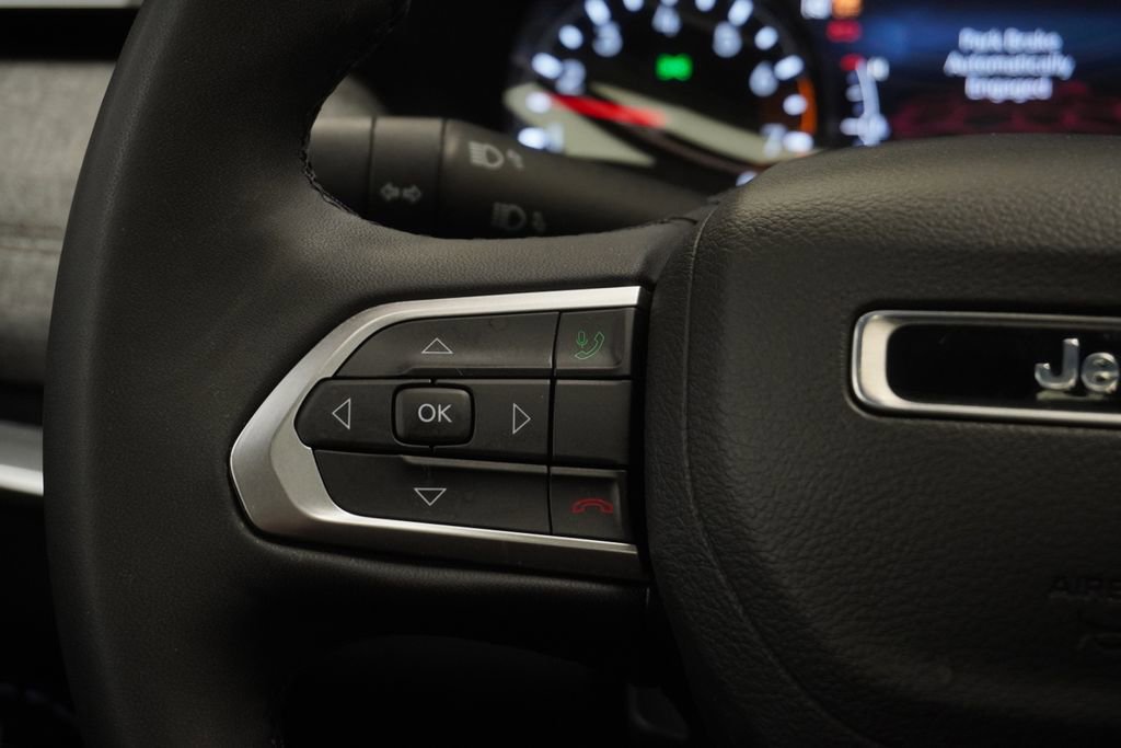 Used 2023 Jeep Compass Latitude w/ Sun and Sound Group AWD/4WD image 39