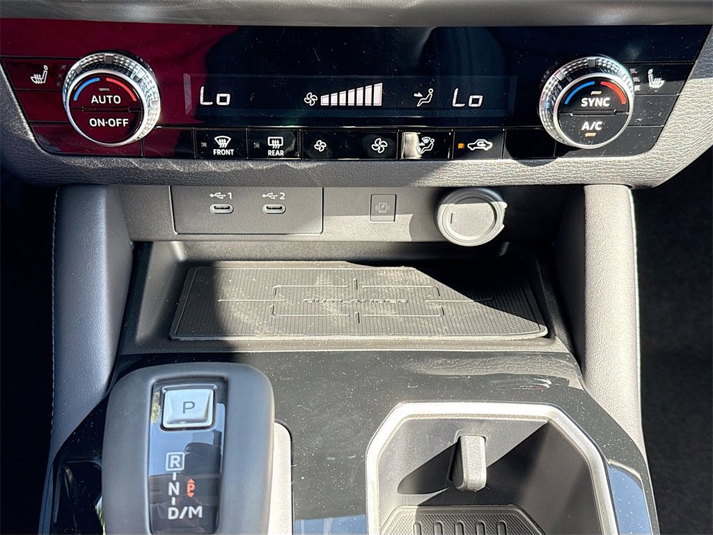 New 2025 Mitsubishi Outlander SE image 16