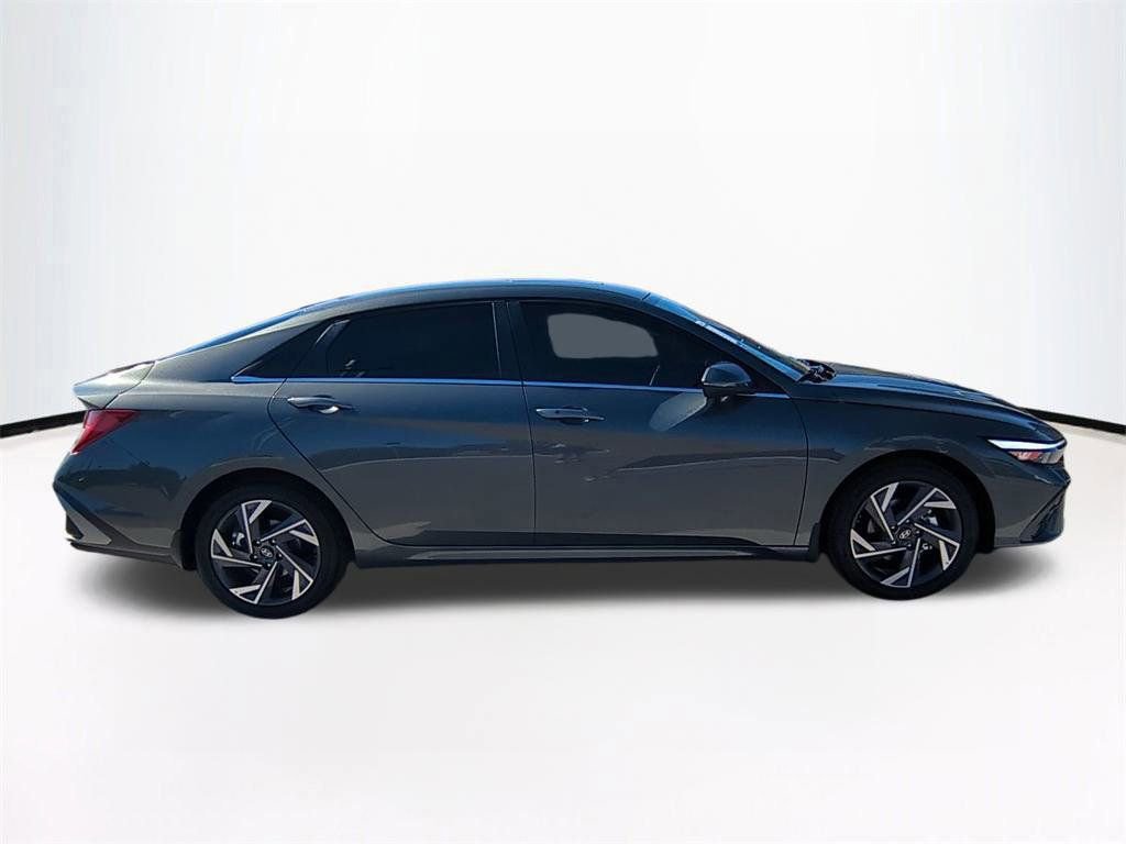 New 2026 Hyundai Elantra Limited image 4