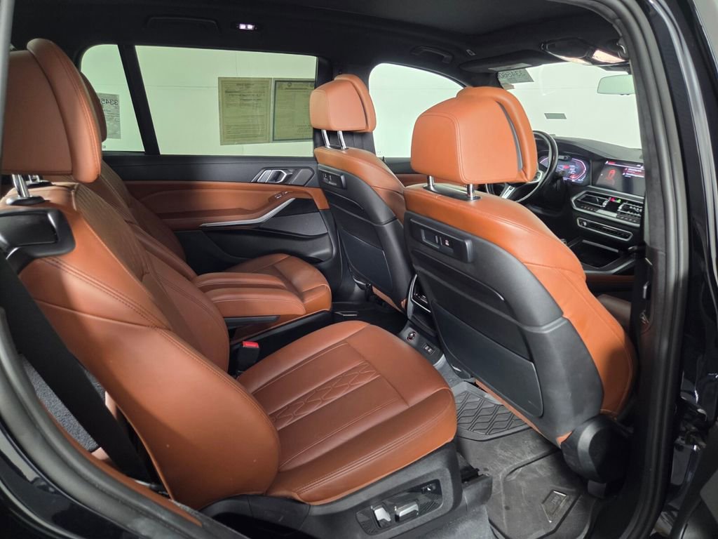 Used 2022 BMW X7 xDrive40i w/ M Sport Package image 28