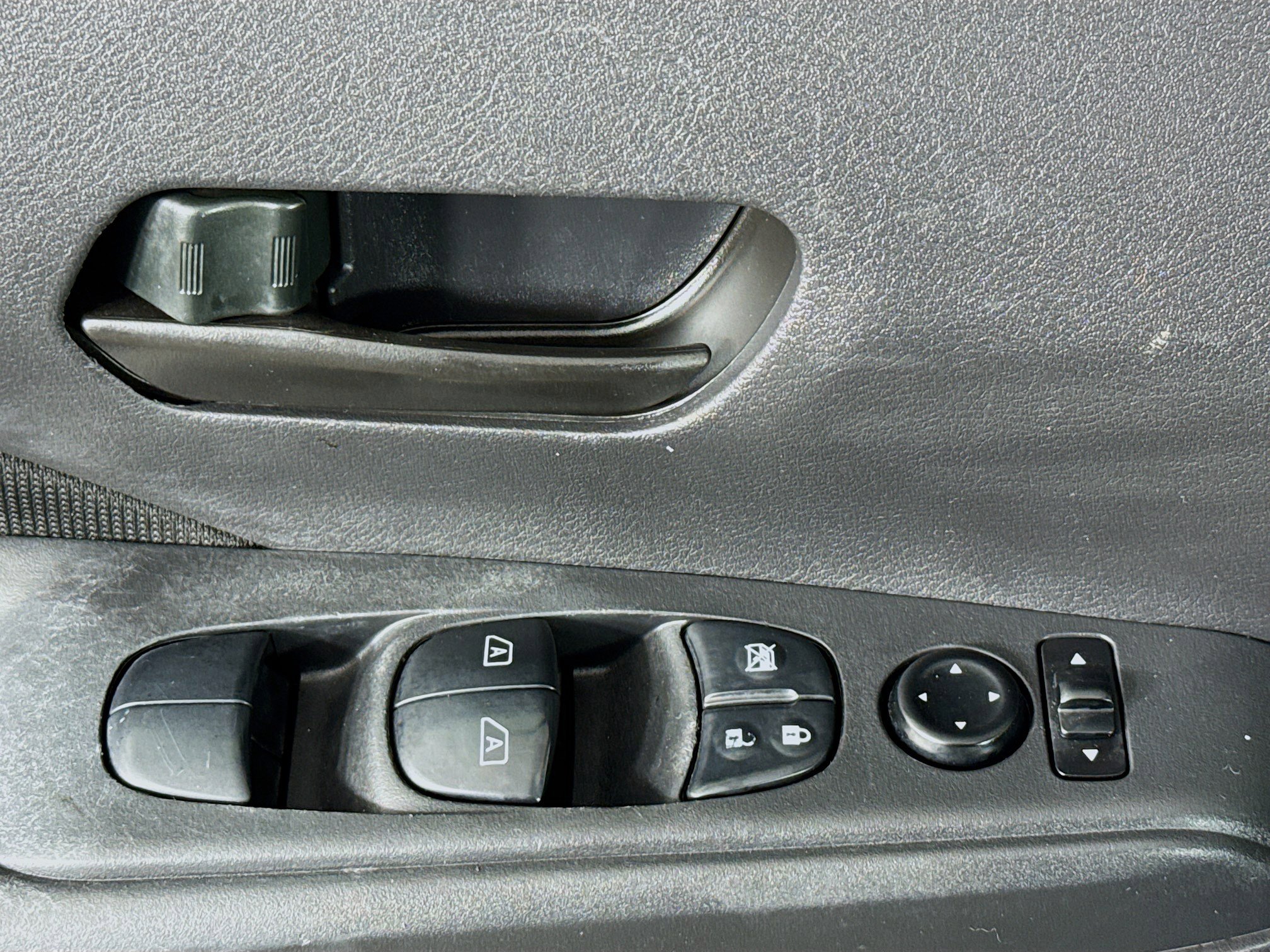 Used 2023 Nissan Kicks S image 23