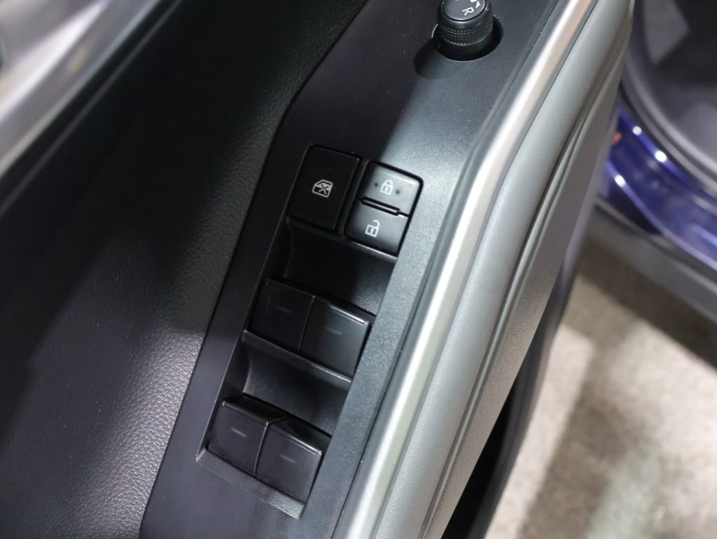 Used 2022 Toyota Highlander XLE AWD/4WD image 14