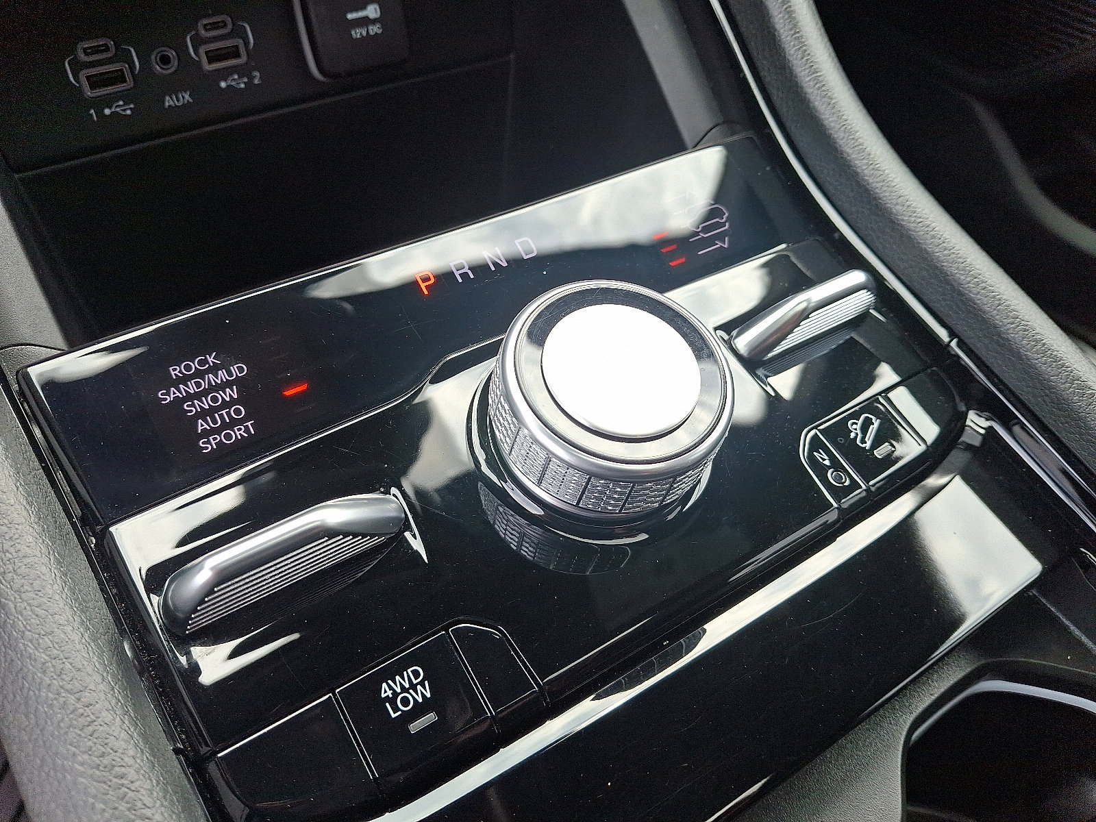 Used 2024 Jeep Grand Cherokee Overland w/ Trailer Tow Package image 23