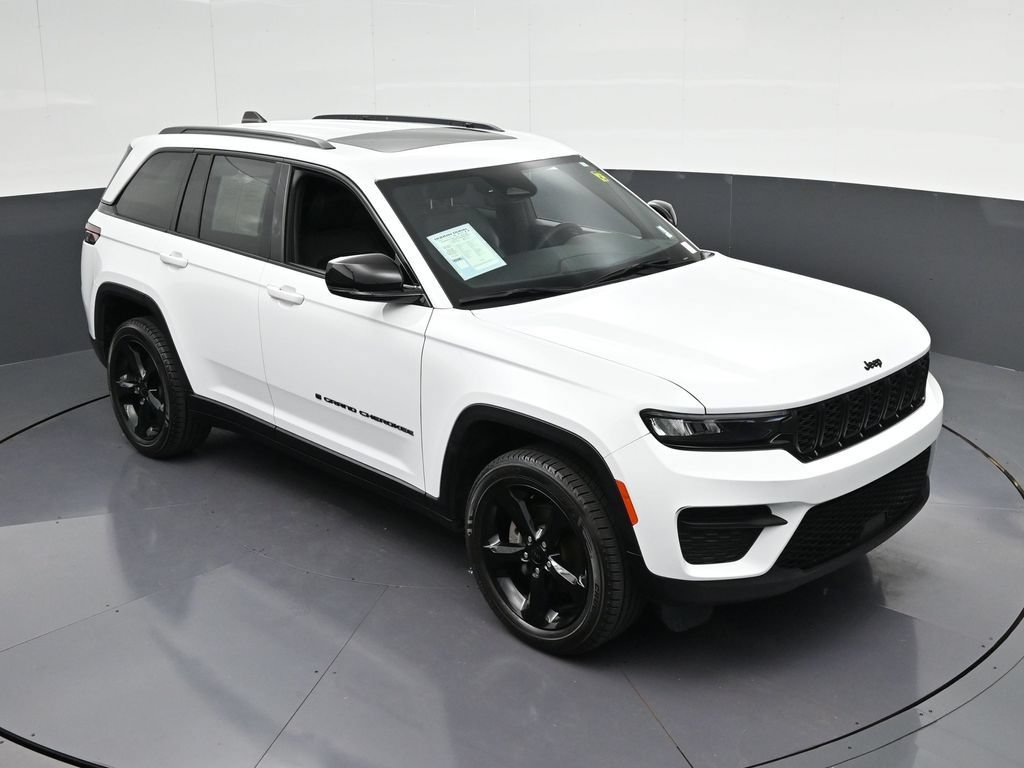 Used 2024 Jeep Grand Cherokee Altitude AWD/4WD image 23
