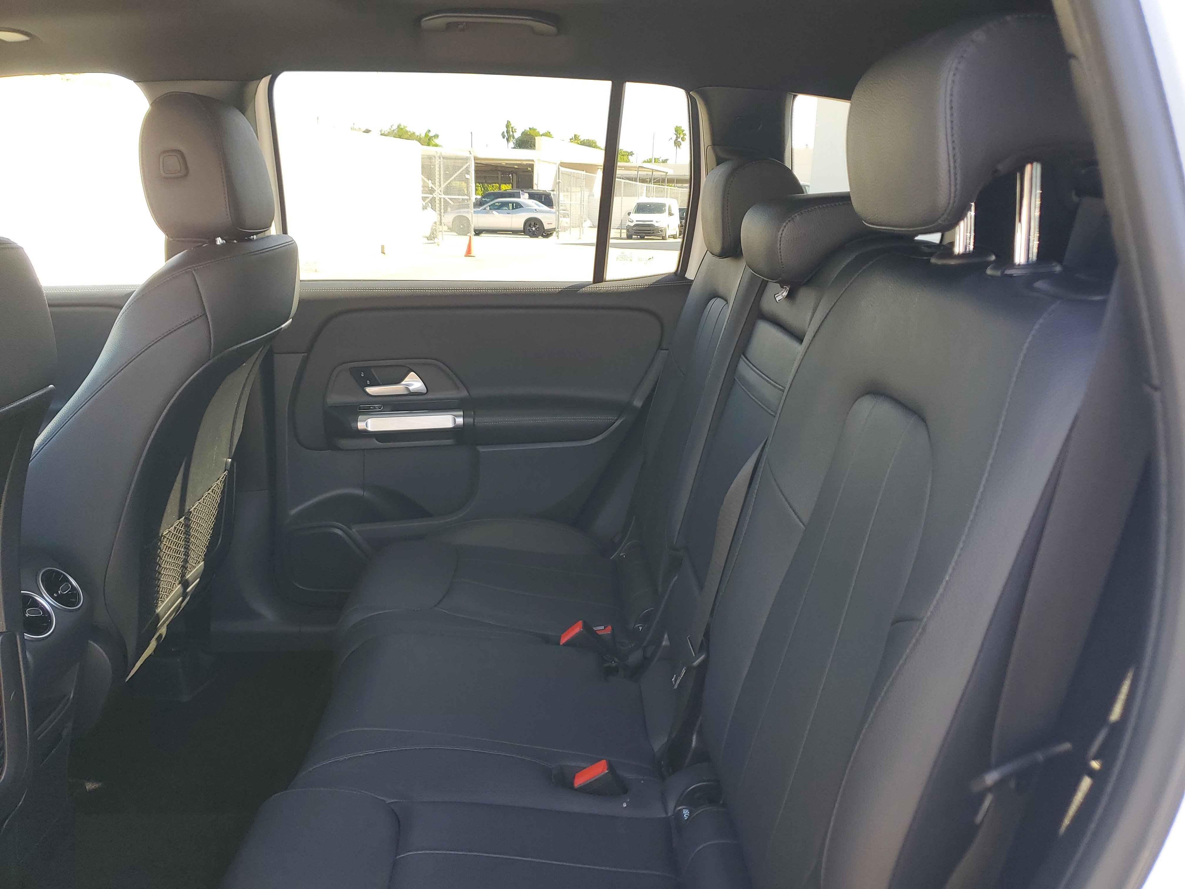 Used 2023 Mercedes-Benz GLB 250 4MATIC w/ Premium Package image 13